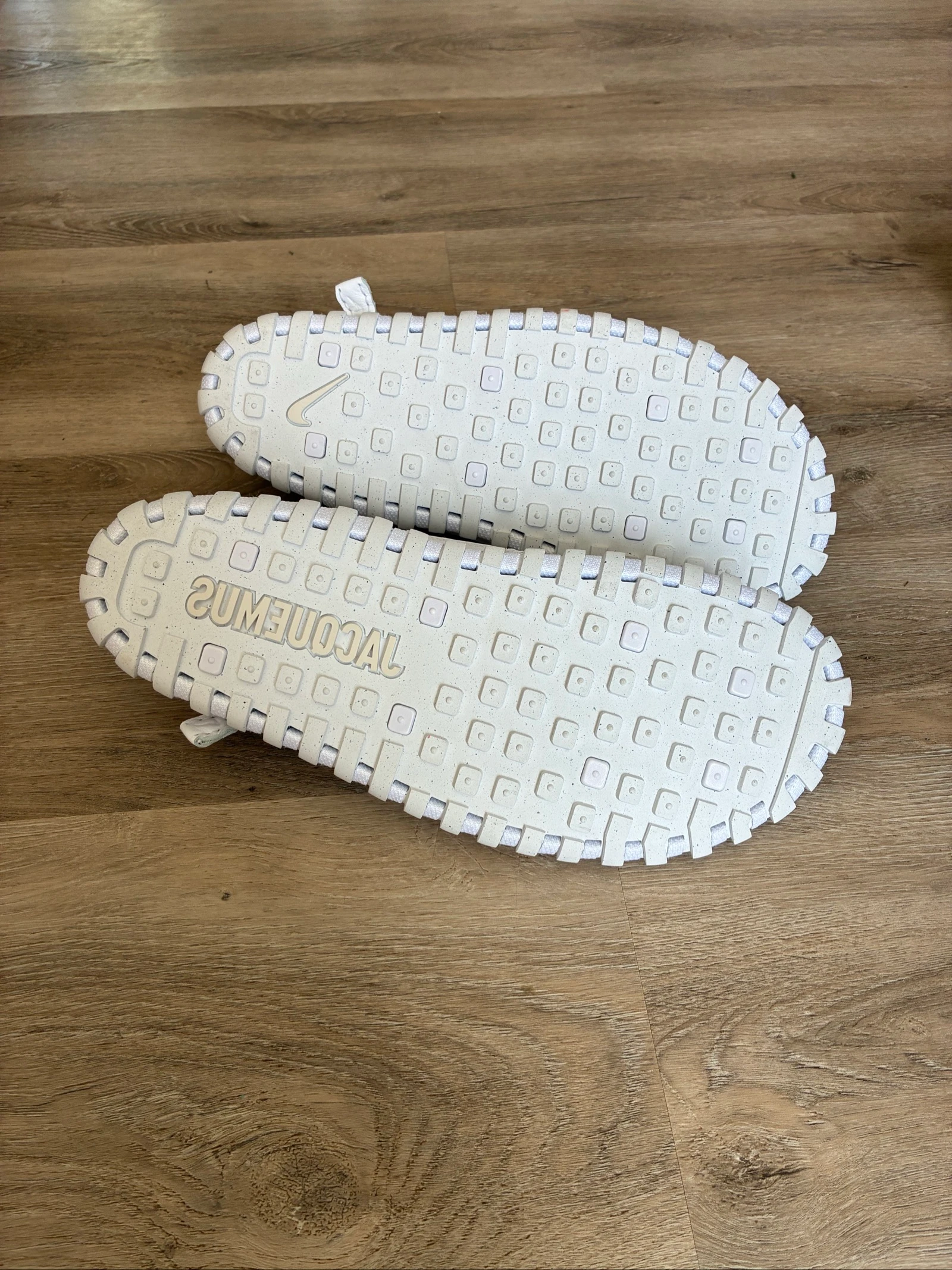 Basket Nike x Jacquemus taille 44 – photo 2
